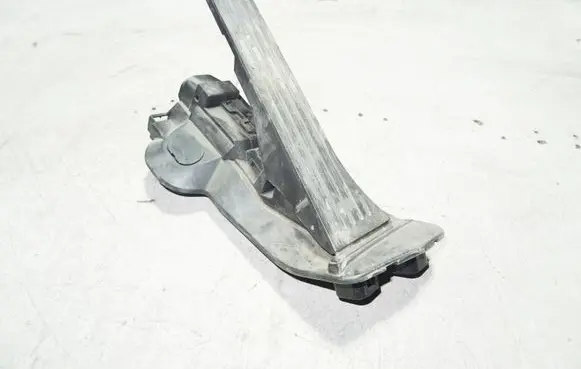 Volkswagen PASSAT B6 Accelerator throttle pedal 1K2721503M