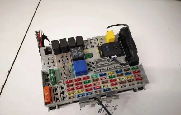 Opel Zafira A Fuse box set 24412497
