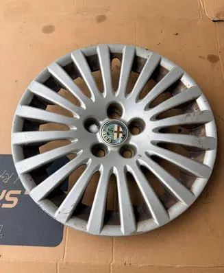 Alfa Romeo 159 R16 wheel hub/cap/trim 60684103