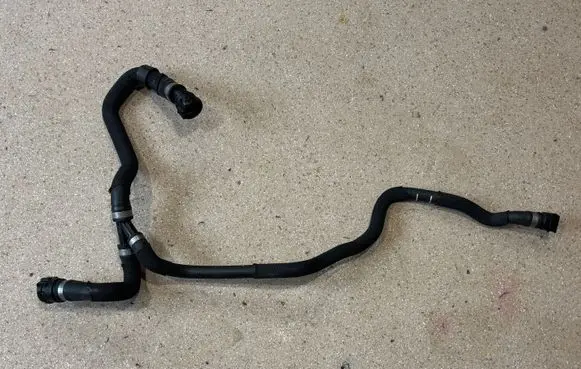 Engine coolant pipe/hose