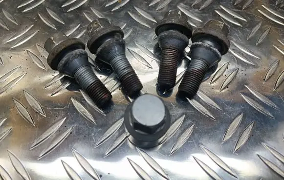 Volvo V60 Nuts/bolts 