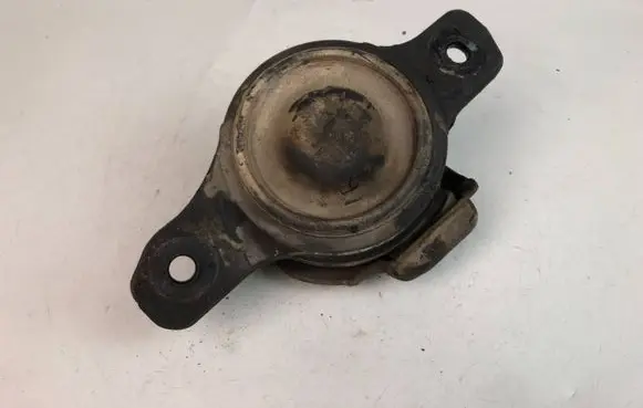 Subaru Outback Engine mount bracket