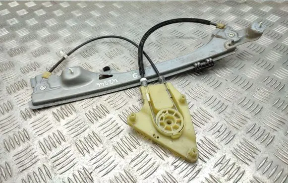 Rear window lifting mechanism without motor