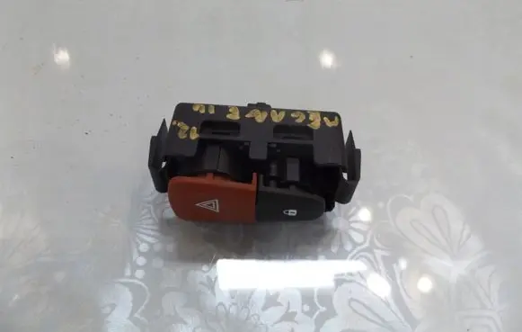 Renault Megane III Hazard light switch