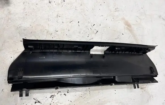 Mercedes-Benz C W204 Trunk/boot sill cover protection A2046900825