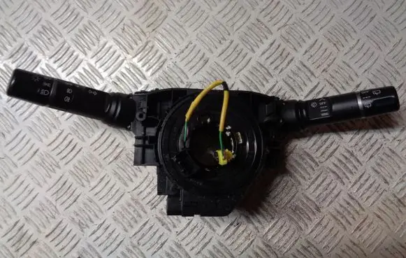 Mazda 2 Wiper turn signal indicator stalk/switch D65166CS0 DF7366122 DF7366120B