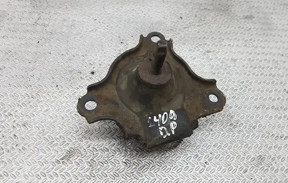 Honda Civic Engine mount bracket