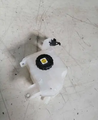 Toyota Highlander XU70 Brake fluid reservoir 