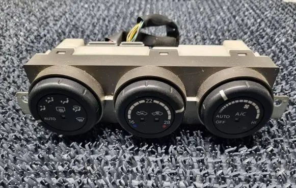 Nissan X-Trail T30 Climate control unit 27500es61a C6606 A0200049B01000