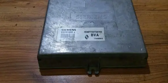 Renault 19 Engine control unit/module hom7700736763 7700859512