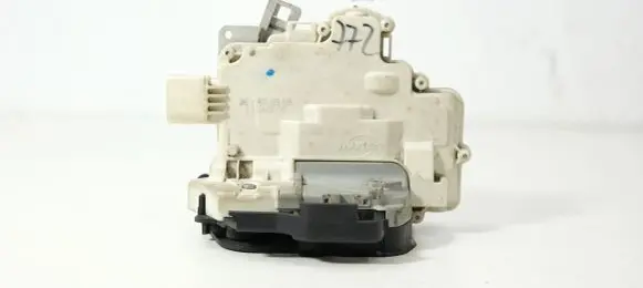 Audi A6 S6 C6 4F Rear door lock 4F0839015