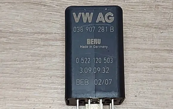 Volkswagen Transporter - Caravelle T5 Glow plug pre-heat relay 038907281B 0522120503