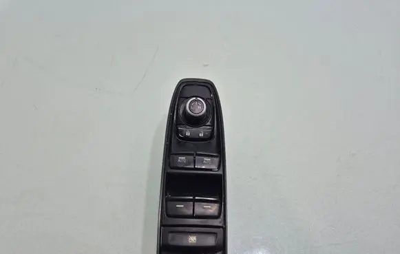 Subaru Outback (BT) Electric window control switch 83071AN03A