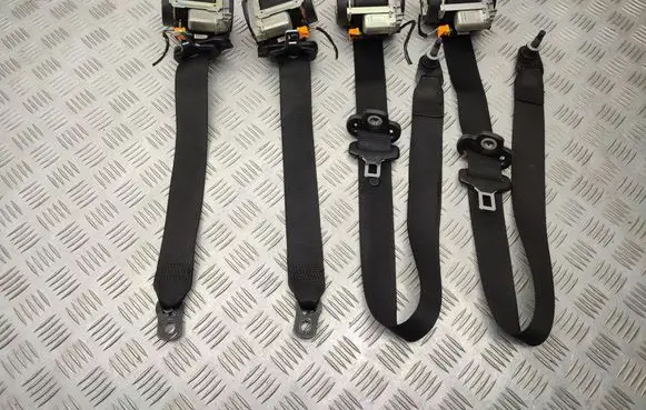 Mercedes-Benz A W169 Set of seat belts 607718000 1698608385 602369800