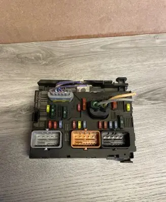 Peugeot 207 Fuse module 9659741880 S11831618