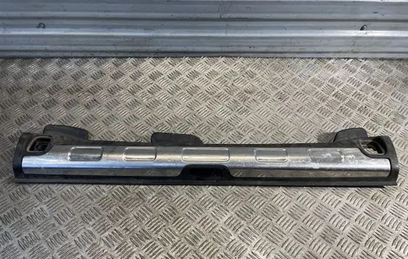 Trunk/boot sill cover protection