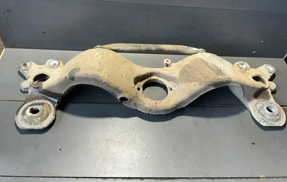 Audi A4 S4 B6 8E 8H Gearbox mounting bracket 8E0399263