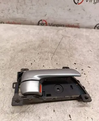 KIA Sorento Front door interior handle 826232P000