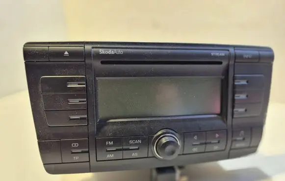 Skoda Octavia Mk2 (1Z) Radio/CD/DVD/GPS head unit VP4SBF18C815AH 1Z0035161B