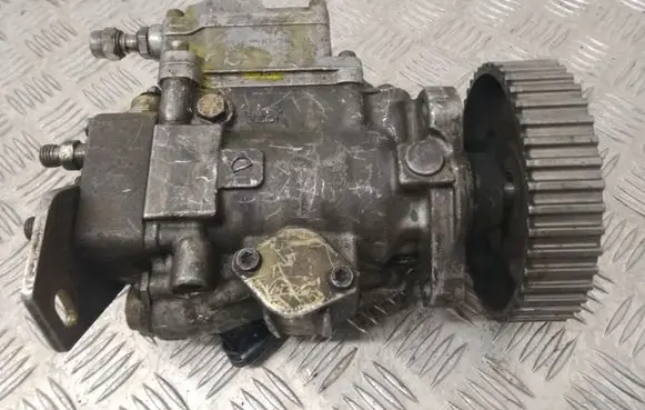 Volkswagen PASSAT B4 Fuel injection high pressure pump 028130111A