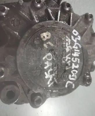 Volkswagen PASSAT B6 Vacuum pump 03G145209C
