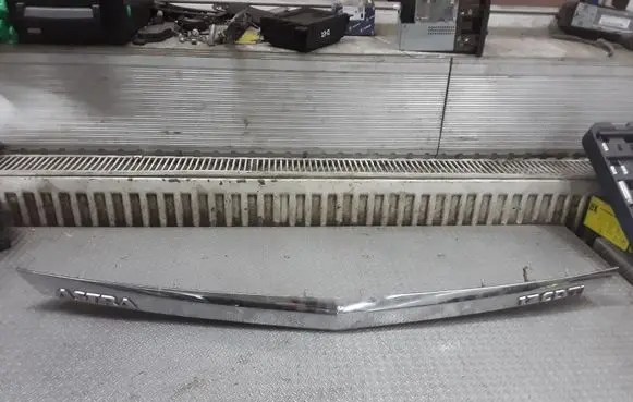Opel Astra H Tailgate trim 13223917