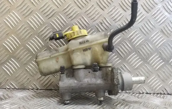 Volkswagen Golf IV Master brake cylinder