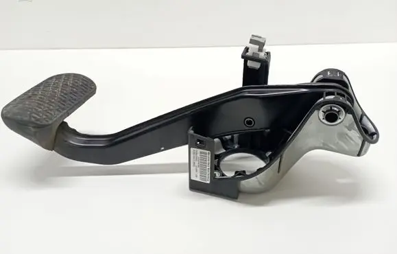 Mercedes-Benz C W204 Brake pedal A2042902001 PP204290056