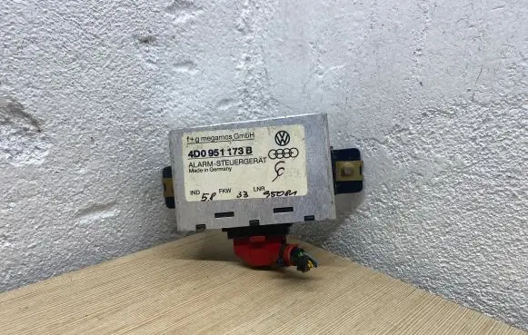 Audi A4 S4 B6 8E 8H Alarm control unit/module 4D0951173B