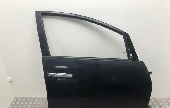Mitsubishi Grandis Front door