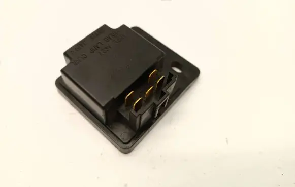 Mitsubishi Pajero Light relay MA809932