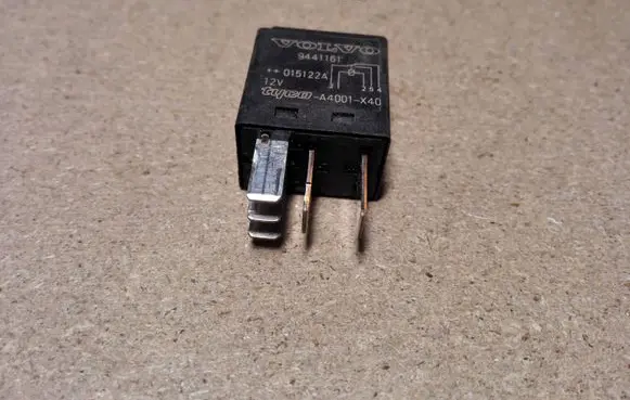 Volvo V70 Other relay 9441161 A4001X40 015122A
