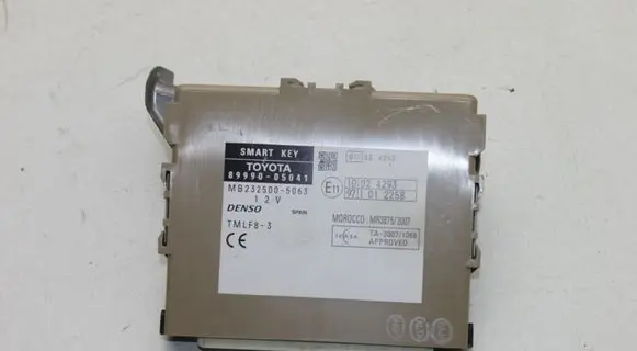 Toyota Avensis T270 Other control units/modules 8999005041