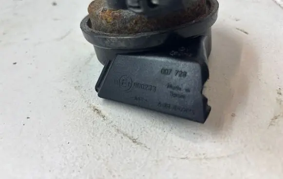 Volvo S40, V40 Horn signal A28657625