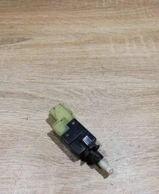 Mercedes-Benz B W245 Brake pedal sensor switch A0015454409