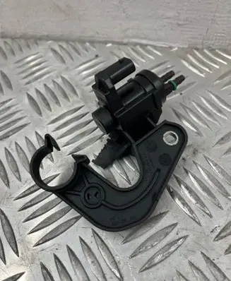 BMW 2 F46 Vacuum valve 70478502