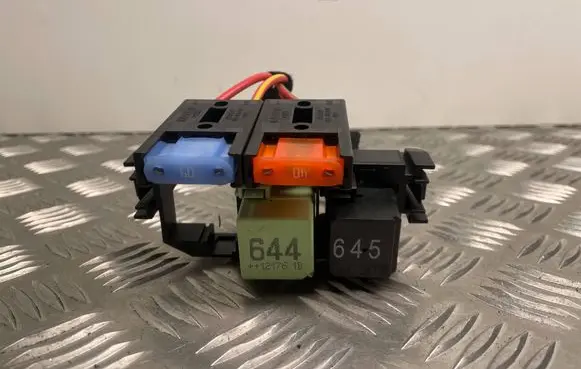 Audi A6 S6 C7 4G Fuse module 8A0937530 4H0951253A