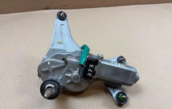 Hyundai Santa Fe Rear window wiper motor 987002B000