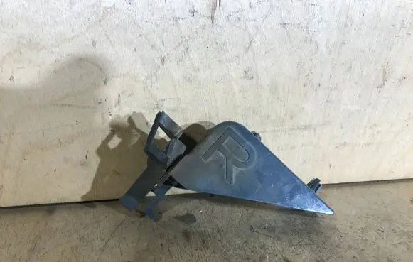 Toyota Yaris Fender mounting bracket 390W0