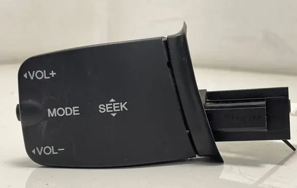 Ford Focus Sound control switch 758709