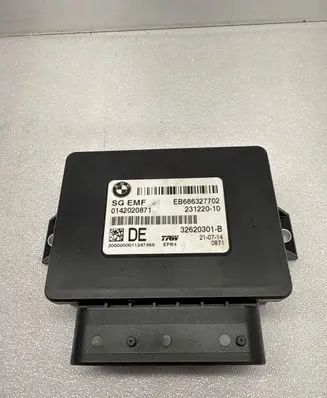 BMW 5 F10 F11 Hand brake control module 6863277 23122010 0142020871