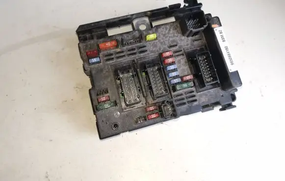 Peugeot 206 Fuse module 9650664180 BSMB2