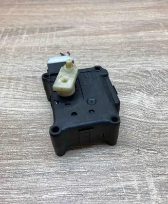 Nissan Almera Tino Air flap motor/actuator 2K44030860 WITHPLUG