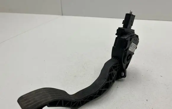 Peugeot 308 SW Accelerator throttle pedal 9680756880 30072008 6PV00908300
