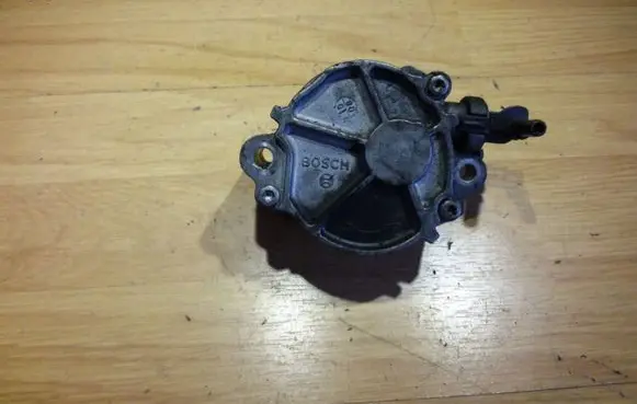 Citroen C4 I Vacuum pump D1562C2