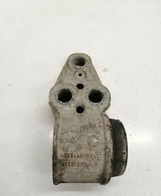 Volkswagen PASSAT B5.5 Rear axle beam mounts housing 4B0501522E 8E0501521H