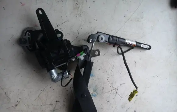 Opel Antara Front seatbelt 95473470