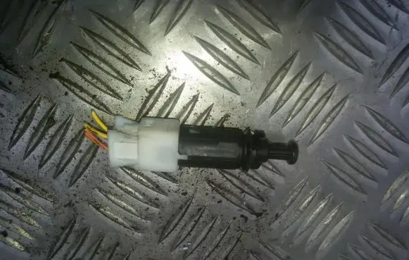 Renault Clio III Brake pedal sensor switch 