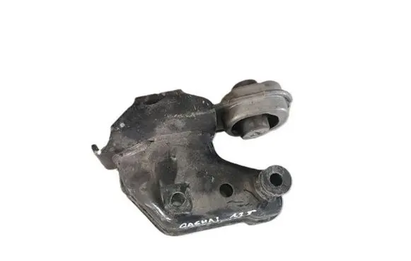 Engine mount vacuum valve