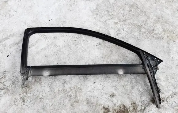 Audi A3 S3 8P Front door window/glass frame 8p383763004